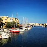 Belle Vue Sur Port Et Tour Barberousse *