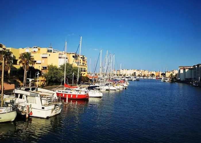 Belle Vue Sur Port Et Tour Barberousse *